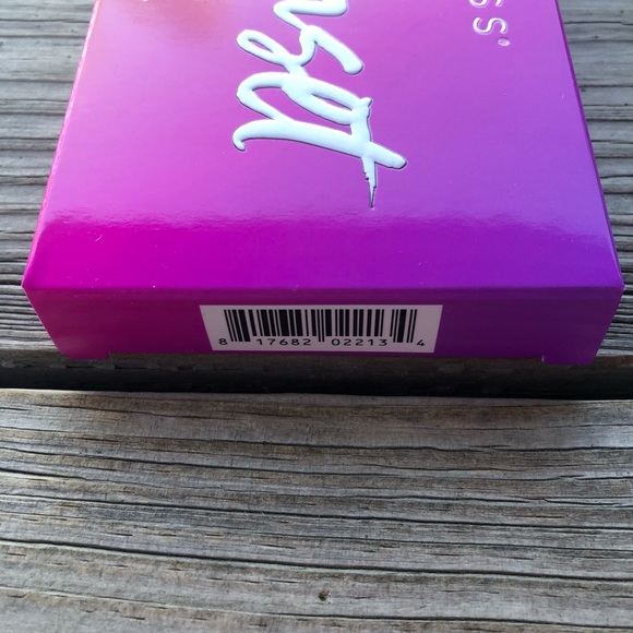 VIOLET VOSS Violet Sunset Eye Shadow & Pressed Pigment Palette - Picture 7 of 9